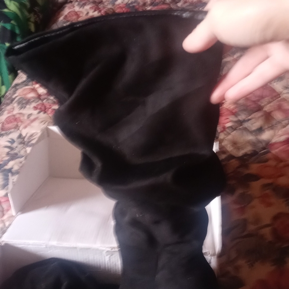 Heels - Picture 2 of 4